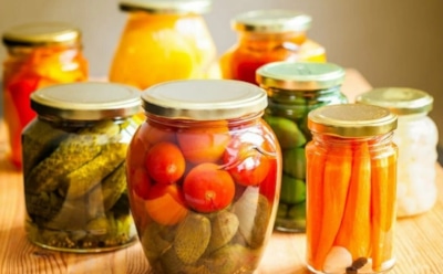 Доверие к домашней консервации под вопросом: как по мелочам распознать опасную заготовку