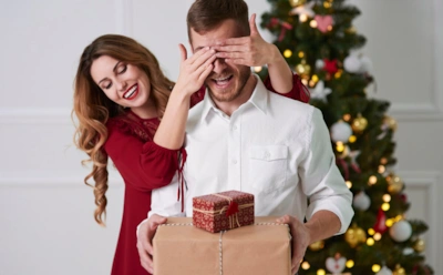 Что подарить мужчине и не промахнуться: список удачных новогодних вариантов