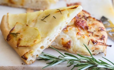 Интернет-рецепт хотел удивить: а мы получили заготовку для двух удачных пицц