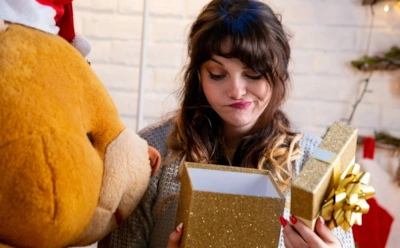 Опасные подарки на Новый год: это нельзя дарить, если не хотите проблем