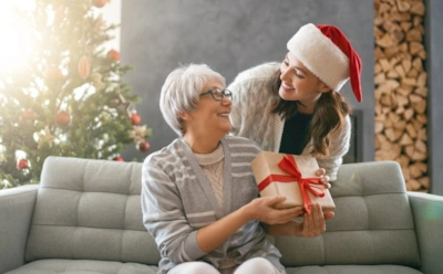 Когда хочется растрогать: идеи новогодних подарков для мамы, которые запомнятся