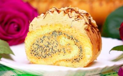 «Наполеон» может отдыхать: этот бисквитный рулет с кремом станет главным хитом Нового года