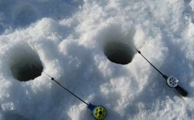 Одна лунка пустует — вторая кормит: хитрый прием для зимнего улова