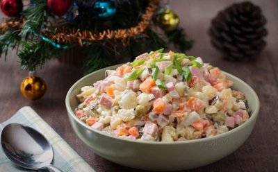 Новогодняя магия не должна пропадать: как сохранить оливье вкусным дольше одного вечера