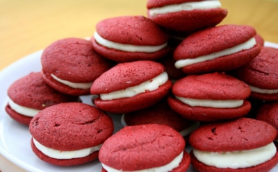 Этот десерт выглядит скромно только сначала — а в итоге заменяет целый новогодний торт