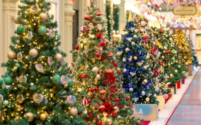 Шары, фрукты и даже солома: как наряжают новогодние елки по всему миру