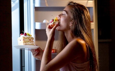 Есть поздно зимой — значит мешать себе: как ранний ужин влияет на сон и обмен веществ