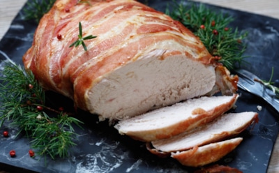 И диетическое мясо может быть праздничным: эта буженина из индейки станет главным хитом новогоднего меню