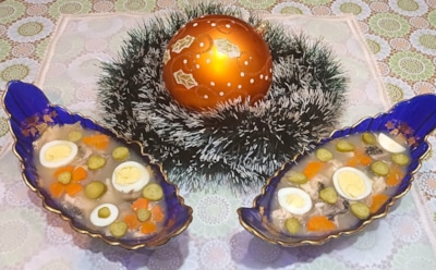 Новогоднее застолье без этого блюда выглядит пустым: заливное из сазана станет главным акцентом торжества