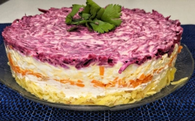 «Генеральский» — главный хит новогодней ночи: этот салат сразу задает тон праздничному застолью