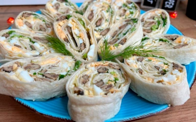 Ни духовки, ни суеты на кухне: эффектная закуска из лаваша к новогоднему застолью