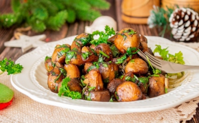 Салаты остаются нетронутыми, если есть это: лучшая грибная закуска для новогодней ночи