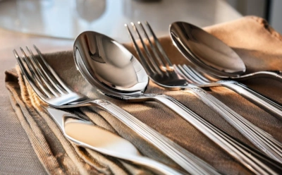 Ложки и вилки снова как с витрины: народный способ очистки без щеток и химии
