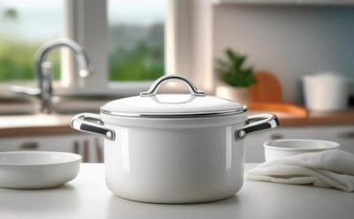 Эмаль снова как новая, без царапин и вони: народный способ, который оттирает даже застарелый налет