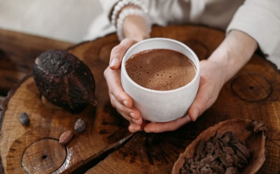 Кастрюля, венчик и немного терпения: как правильно варить настоящее какао