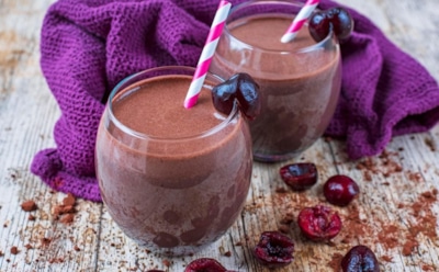 Шоколад без угрызений совести: этот смузи с творогом надолго утоляет голод и радует вкус
