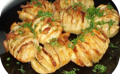 Картофель превратился в украшение стола: это угощение выглядит празднично и поражает вкусом