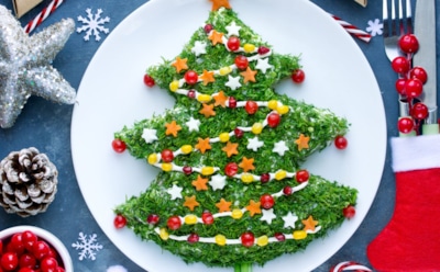 Не превращайте праздник в испытание для детского желудка: как собрать безопасное и вкусное новогоднее меню для малышей