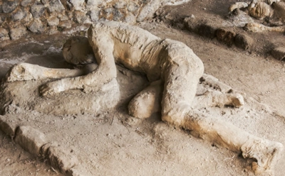 Стройплощадка, застывшая в миг катастрофы: под пеплом Помпей найден ключ к феноменальной прочности древних сооружений