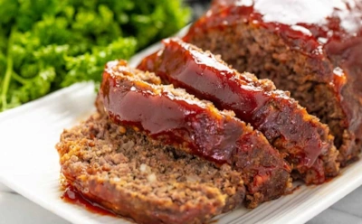 Не котлета и не рулет — но все равно хит стола: как приготовить сочный мясной хлебец с румяной корочкой