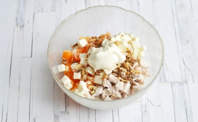 Не одним оливье сыт человек: новогодний салат, который освежит классический праздничный стол