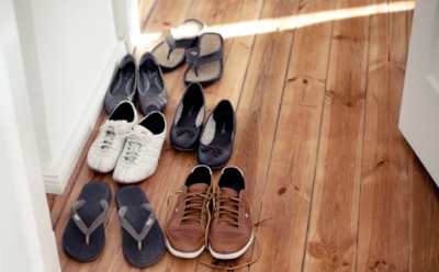Стыдно разуваться в гостях: как избавиться от запаха в обуви без спреев и дорогих средств
