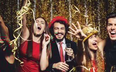 Веселье по гороскопу: как знак зодиака влияет на поведение людей на вечеринках