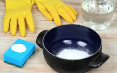 Кастрюля кажется безнадежно испорченной — но это заблуждение: эти средства вернут эмали белизну по щелчку пальцев