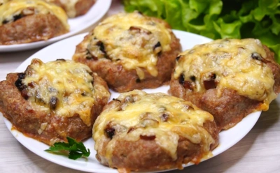 Разрезаешь ложкой и ахаешь: эти мясные вкусняшки любой ужин превратят в наслаждение