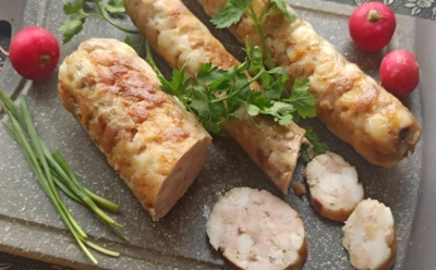 Колбаса без оболочек и сюрпризов в составе: как приготовить натуральный батон прямо в духовке