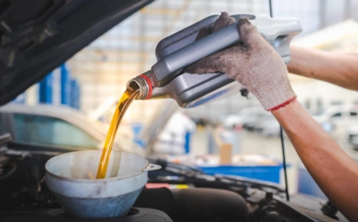 Доливаете масло и считаете, что все под контролем: почему этот подход тихо убивает двигатель — что с ним не так