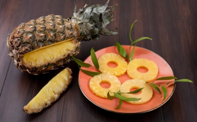 Ананас вместо салона красоты: приводим кожу в порядок перед Новым годом без лишних трат