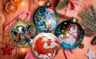 Новый год в стиле движения и света: оформление дома в духе Огненной Лошади