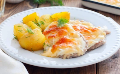 Сочнейшее мясо под грибной шапкой — близкие будут умолять готовить его постоянно