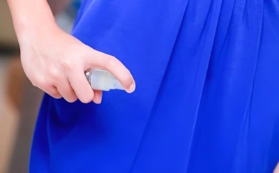 Одежда больше не будет бить током и липнуть: готовим антистатик своими руками