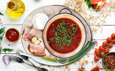 Московский борщ с копченостями: когда ветчина решает все