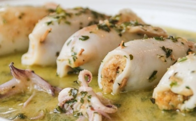 Поразительные фаршированные кальмары: пюре еще никогда не играло такую роль