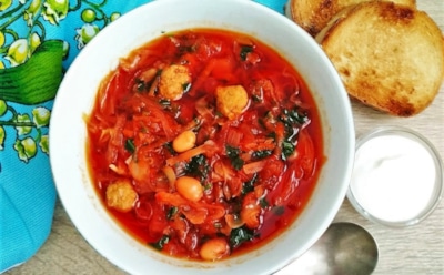 Сибирский борщ с «ёжиками»: всего 2 новых ингредиента — а оторваться невозможно