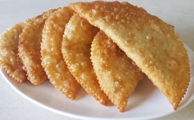 Жарим «те самые» чебуреки из детства: как добиться правильно хрустящей корочки