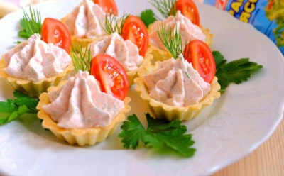 Богические тарталетки из крабовых палочек: воздушные, пикантные и очень вкусные