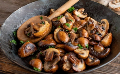 Шампиньоны резиновые и водянистые — вы жарите их неправильно: раскрываем секреты