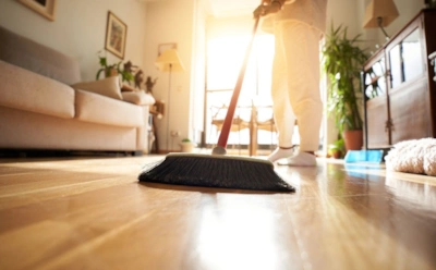 Полы теперь не мою целыми неделями: всего 3 компонента — и белые носки всегда чистые