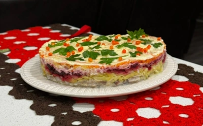 Убийца селедочки: салат «Печень трески под шубой» — пикантный ответ традиции