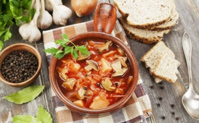 Обалденный борщ с лесными грибами: рецепт без мяса, но с очень насыщенным вкусом