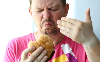 Никогда не ешьте это: неочевидные признаки испорченной еды, которые нельзя игнорировать