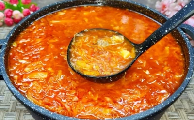 Суп, который спасает утром после застолья — луковый борщ с квасом