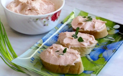 Бюджетная альтернатива красной икре: идеальная намазка для праздничных бутербродов