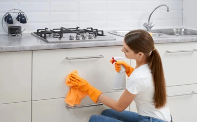 Жир сдает позиции: простой трюк для кухни подарит вам чистые шкафы