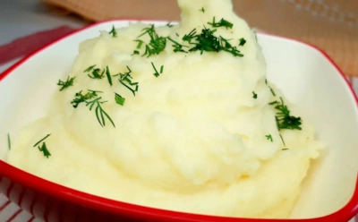 Пюре из картофеля делаем иначе: лук и бульон вместо молока