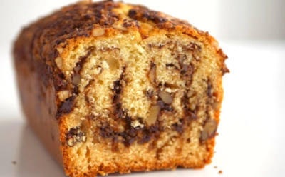 Кекс на сметане с ореховой серединой — влажный, ароматный и очень домашний